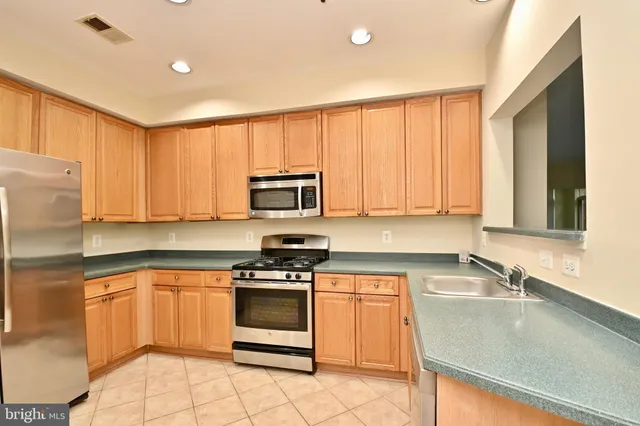 $3,000 | 11775 Stratford House Place, Unit 104, Reston, VA 20190