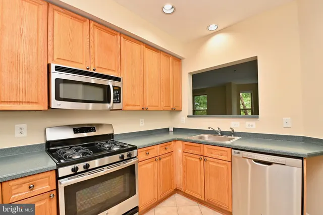 $3,000 | 11775 Stratford House Place, Unit 104, Reston, VA 20190