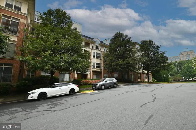 $3,000 | 11775 Stratford House Place, Unit 104, Reston, VA 20190
