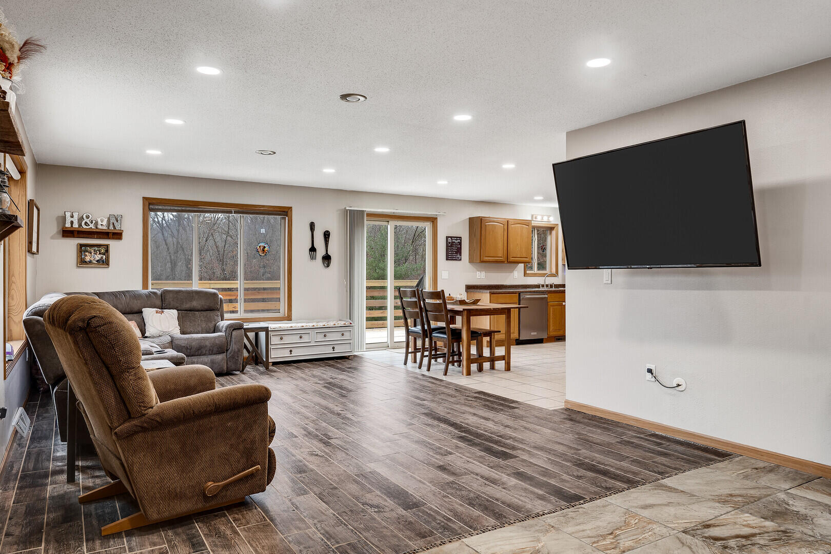 W3711 Lockington Road Farmington, WI 54644 - Photo 9 of 47 Living Room