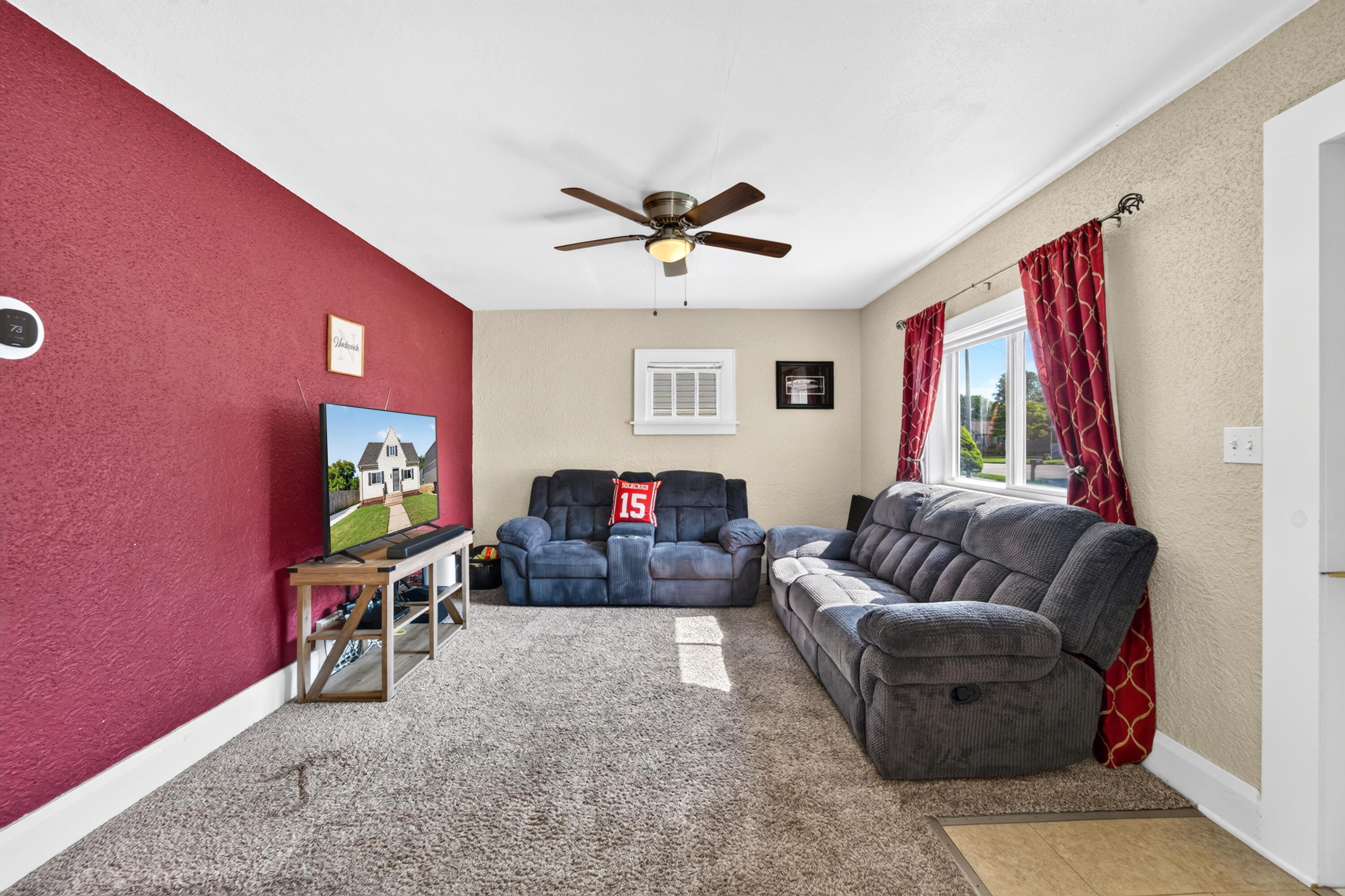 3614 Sheridan Road Mount Pleasant, WI 53403 - Photo 2 of 18 3614 Living room