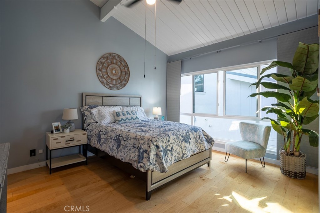 1420 Crestview Avenue Seal Beach, CA 90740 - Photo 13 of 26 a bedroom with a bed potted plant with the outer view