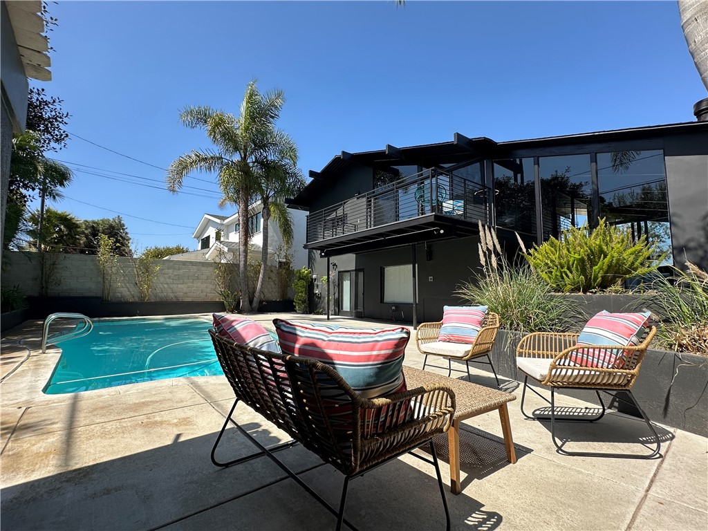 1420 Crestview Avenue Seal Beach, CA 90740 - Photo 25 of 26 a patio with a table and chairs and potted plants