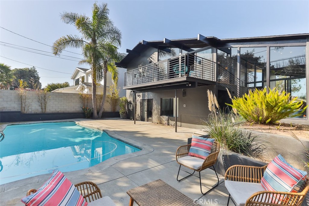 1420 Crestview Avenue Seal Beach, CA 90740 - Photo 26 of 26 a view of a chairs and table in the patio
