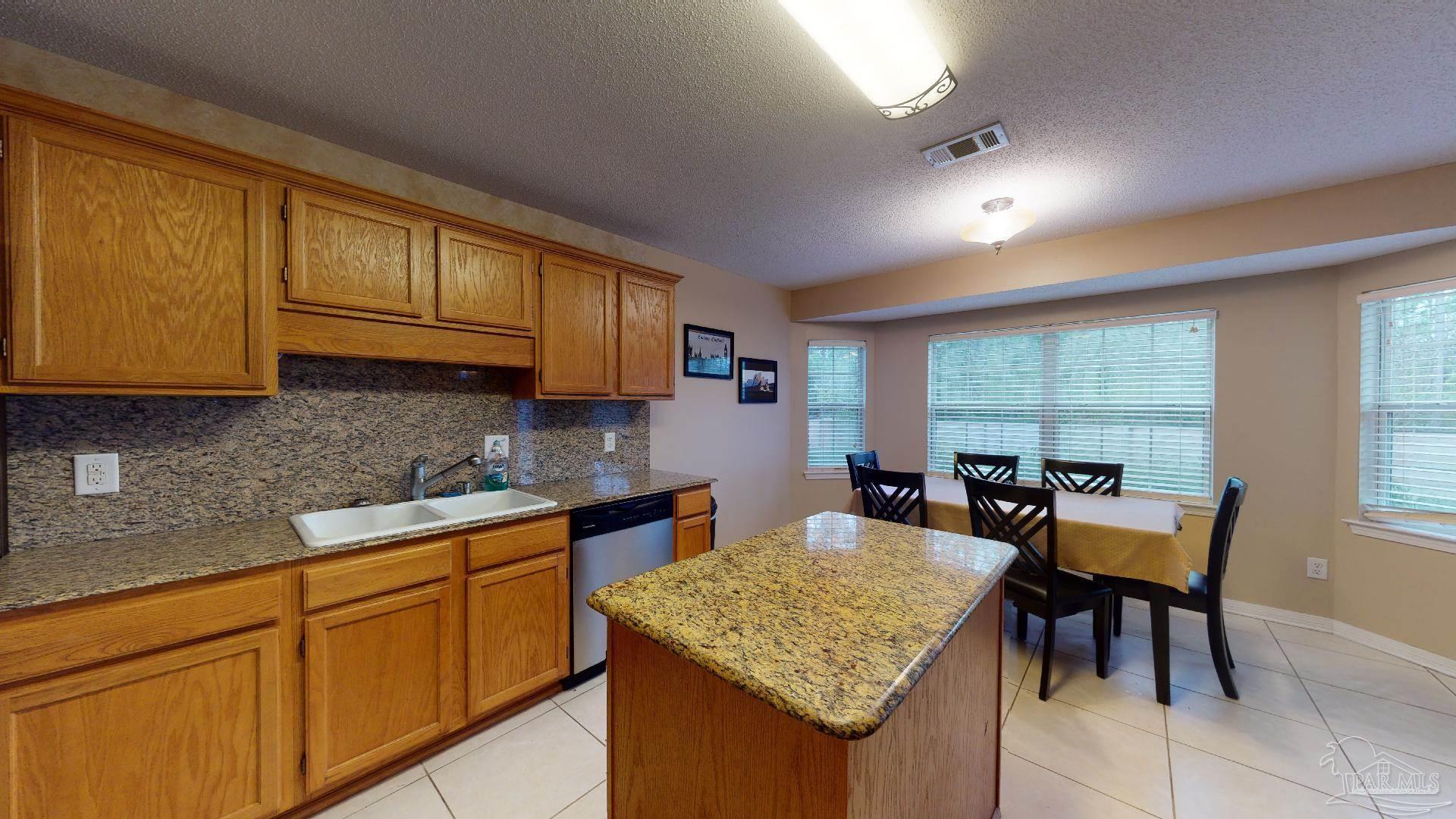 144 Gunwale Road Pensacola, FL 32507 - Photo 8 of 40