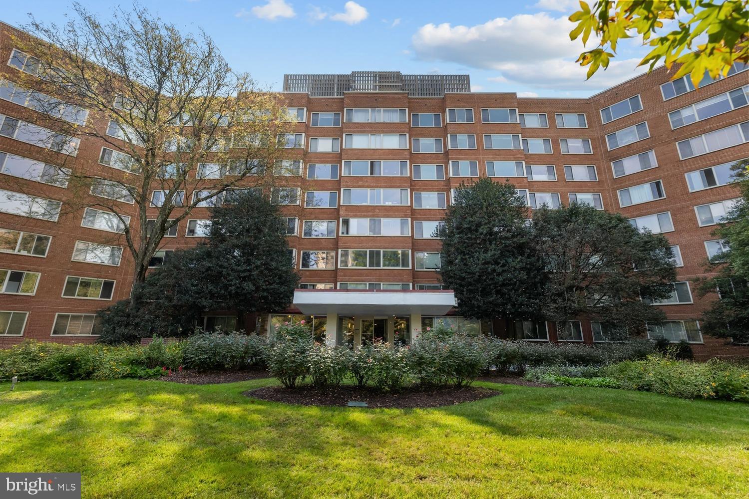 4000 Tunlaw Road Northwest, Unit 220 Washington, DC 20007 - Photo 1 of 33 a front view of a building
