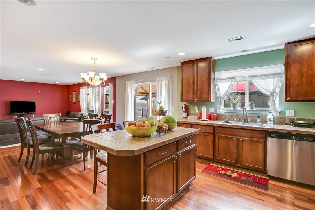 15412 35th Drive Southeast Bothell, WA 98012 - Photo 9 of 21 Gallery Image 9