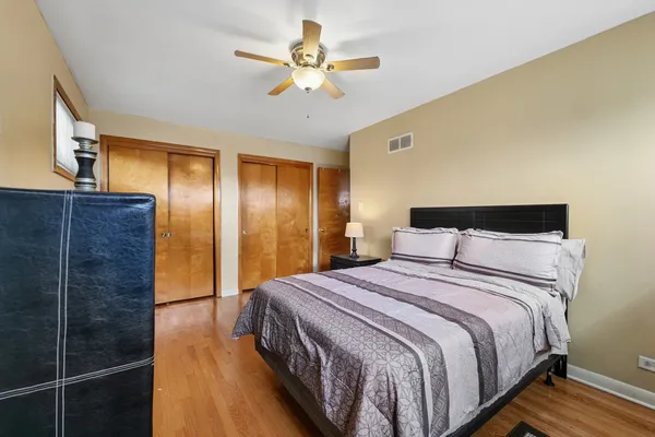 $395,500 | 4437 West 100th Street, Oak Lawn, IL 60453