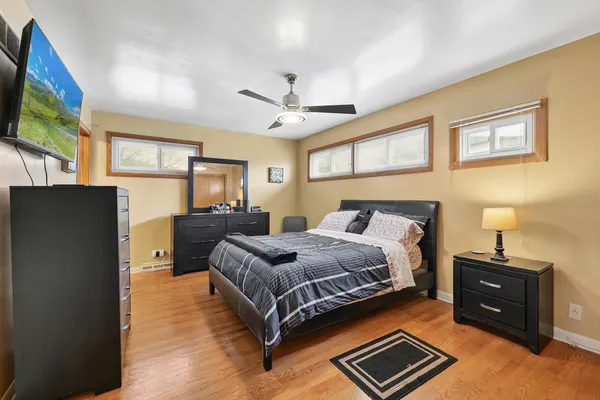 $395,500 | 4437 West 100th Street, Oak Lawn, IL 60453