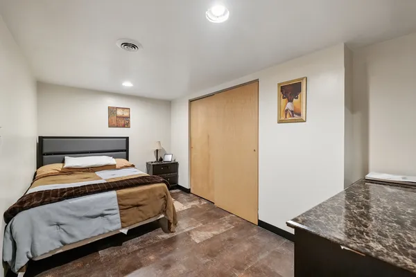 $395,500 | 4437 West 100th Street, Oak Lawn, IL 60453
