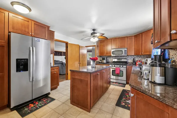 $395,500 | 4437 West 100th Street, Oak Lawn, IL 60453