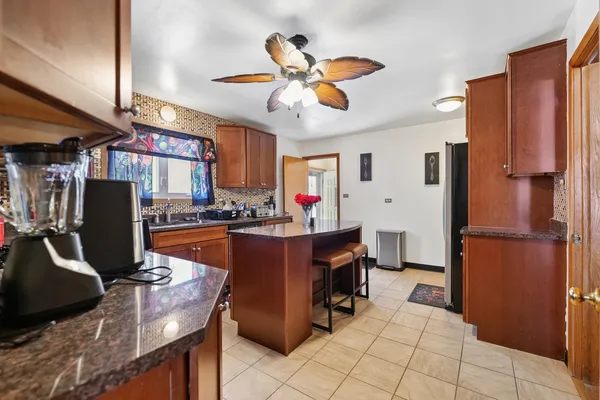 $395,500 | 4437 West 100th Street, Oak Lawn, IL 60453