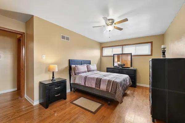 $395,500 | 4437 West 100th Street, Oak Lawn, IL 60453