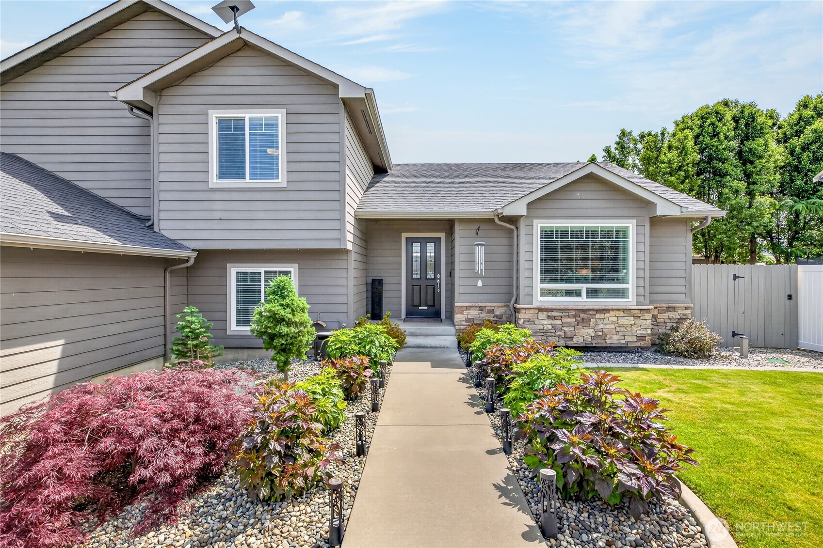 1453 Copper Loop East Wenatchee, WA 98802 - Photo 5 of 40