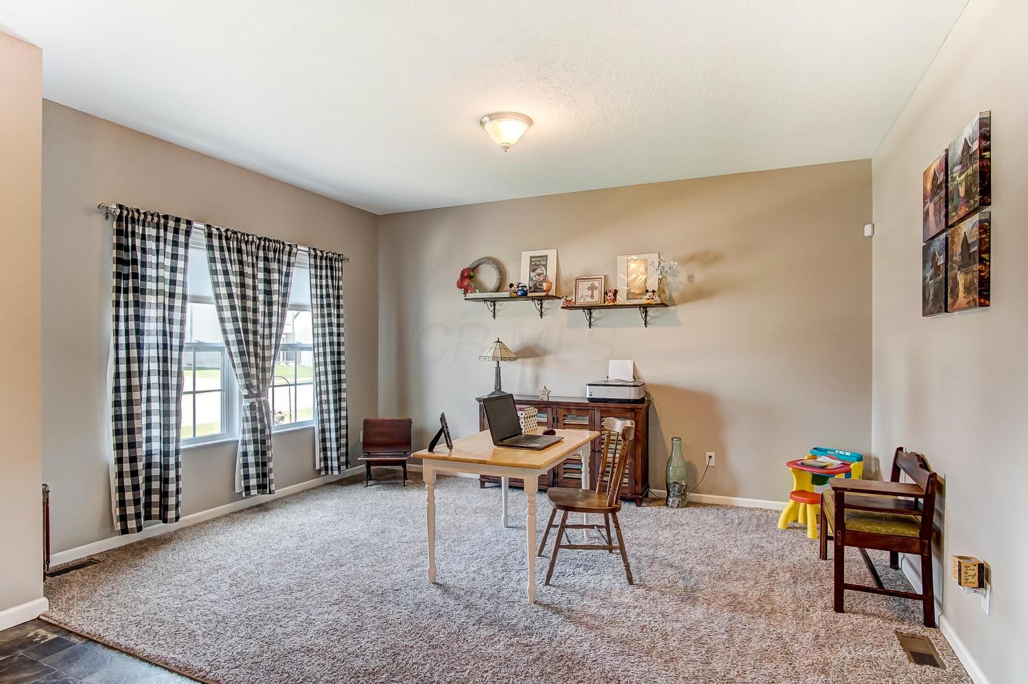159 Edmonds Drive Commercial Point, OH 43116 - Photo 4 of 39