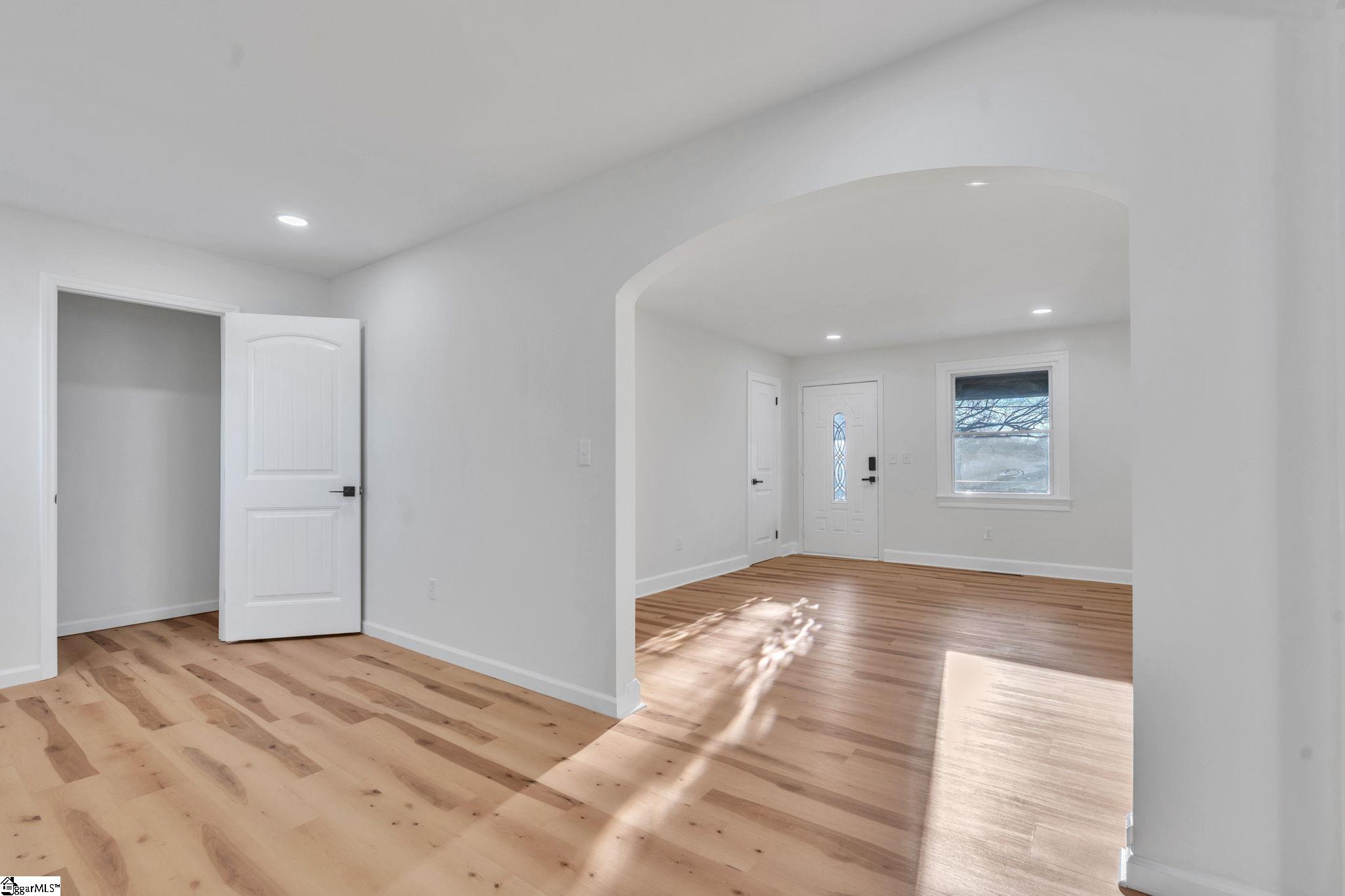 8 East Sable Court Greenville, SC 29617 - Photo 5 of 31