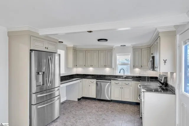 $275,000 | 8 East Sable Court, Greenville, SC 29617