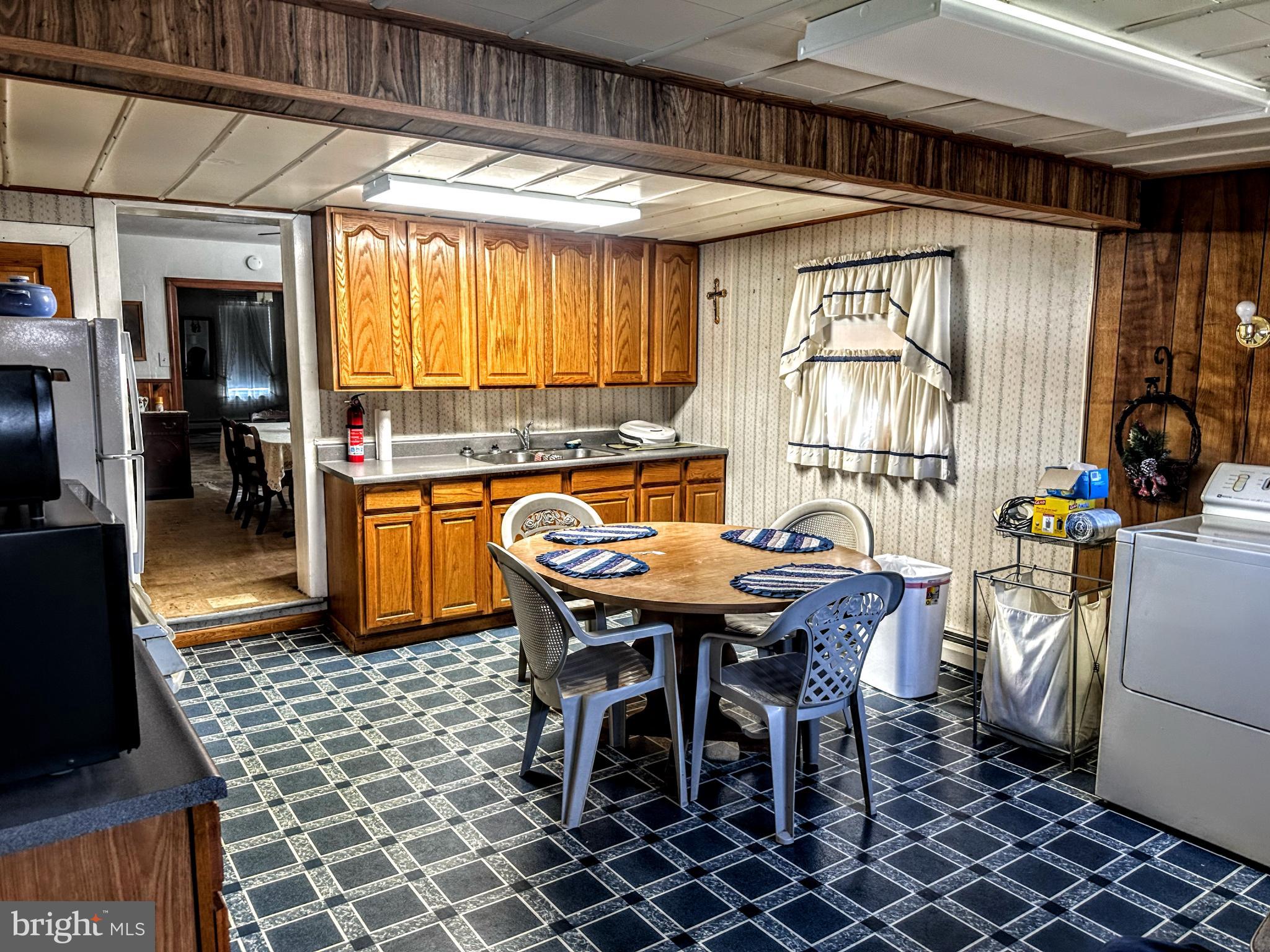 48 East 22nd Street Chester, PA 19013 - Photo 4 of 16