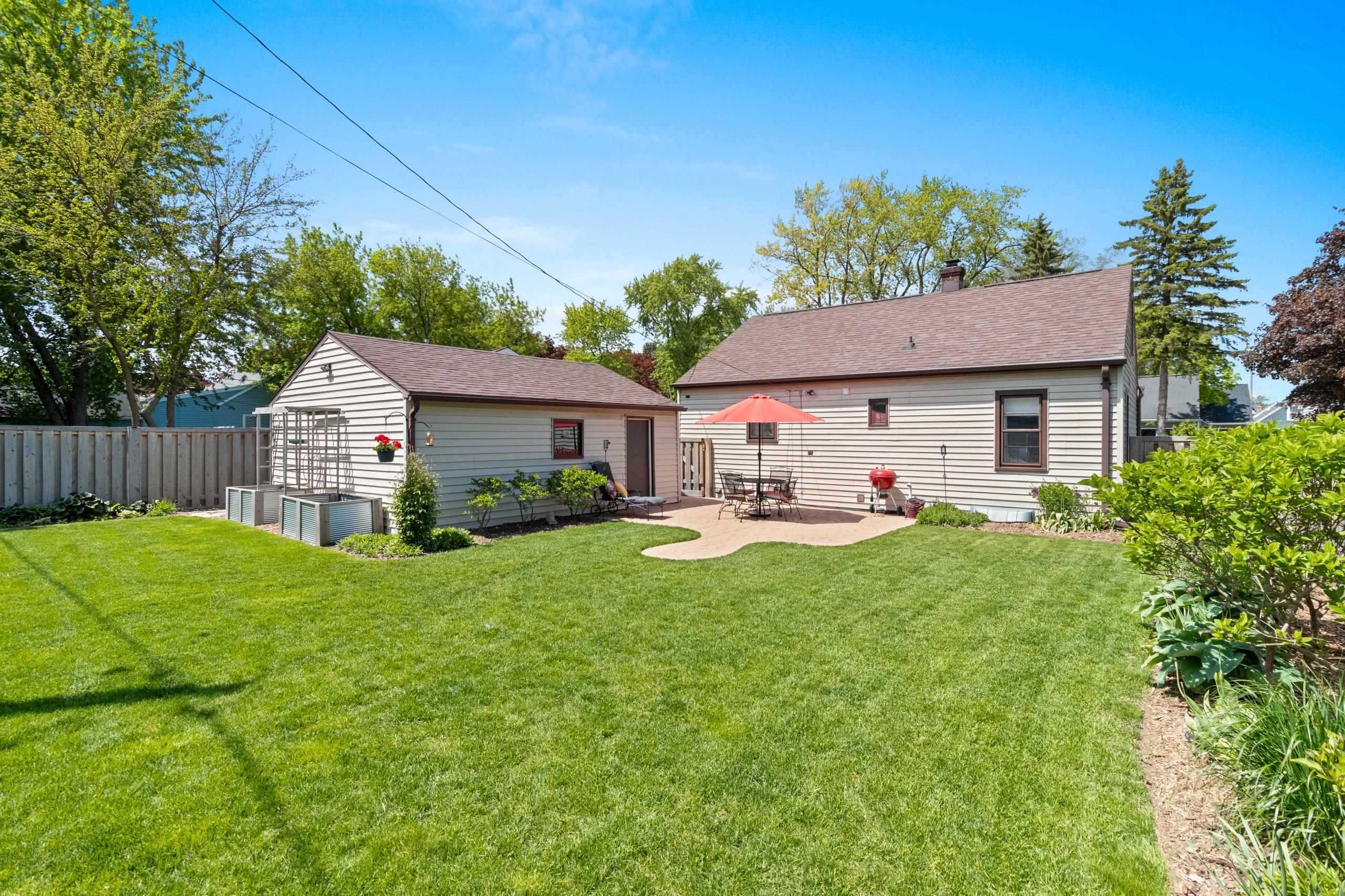 1137 East Jardin Street Appleton, WI 54911 - Photo 7 of 56