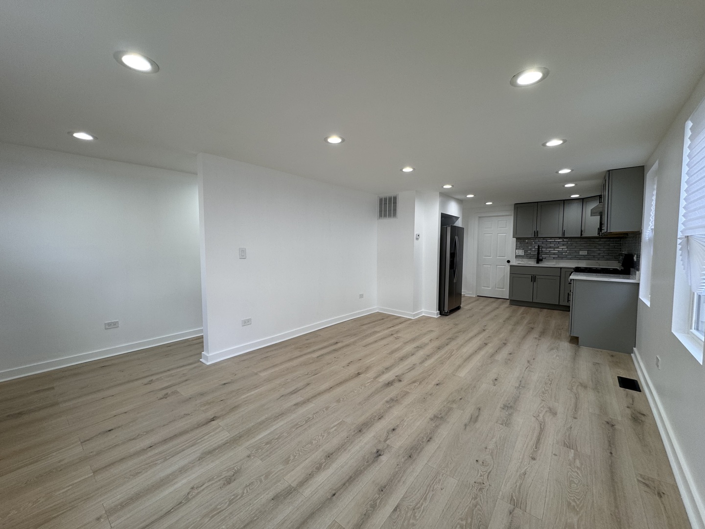 751 Kane Street Aurora, IL 60505 - Photo 2 of 20