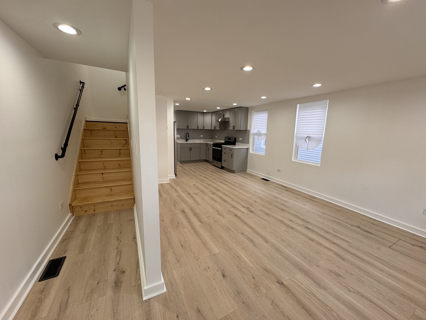 751 Kane Street Aurora, IL 60505 - Photo 3 of 20