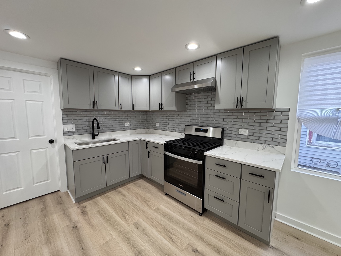 751 Kane Street Aurora, IL 60505 - Photo 6 of 20