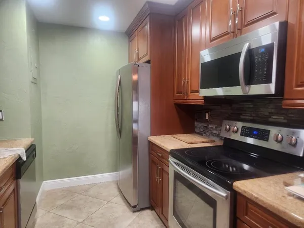 $2,700 | 1261 Northeast 2nd Street, Pompano Beach, FL 33060