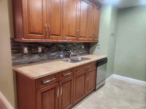 $2,800 | 1261 Northeast 2nd Street, Pompano Beach, FL 33060