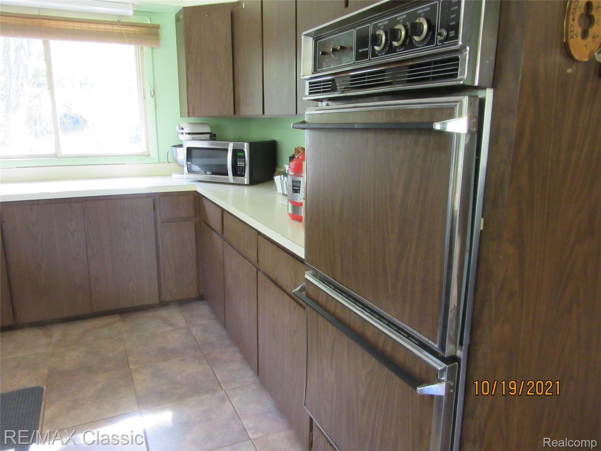 1660 West Wardlow Road Highland, MI 48357 - Photo 10 of 30 1660 W Wardlow 007 (2).JPG