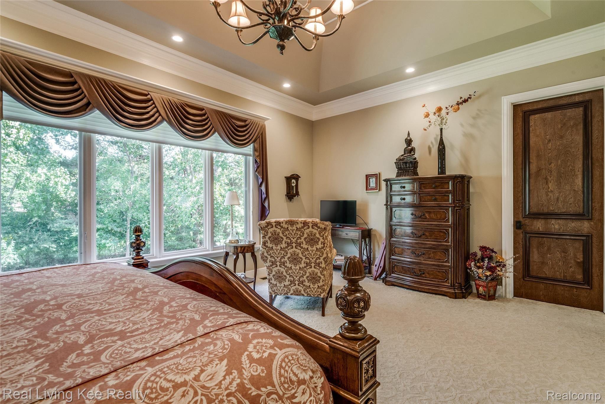 563 Wellington Circle Rochester, MI 48309 - Photo 50 of 68 Interiors (35 of 62).jpg