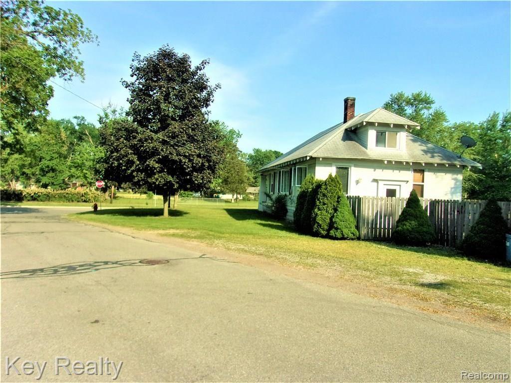 37016 Goddard Road Romulus, MI 48174 - Photo 7 of 23 240_2305 (2).JPG