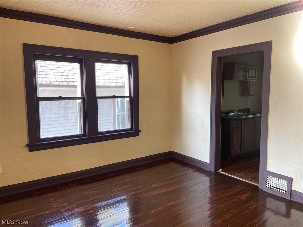 1829 Colonnade Road Cleveland, OH 44112 - Photo 6 of 25