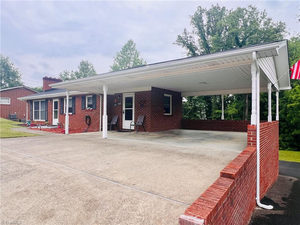 2556 Westfield Road Mount Airy, NC 27030 - Photo 4 of 50 Gallery Image 4