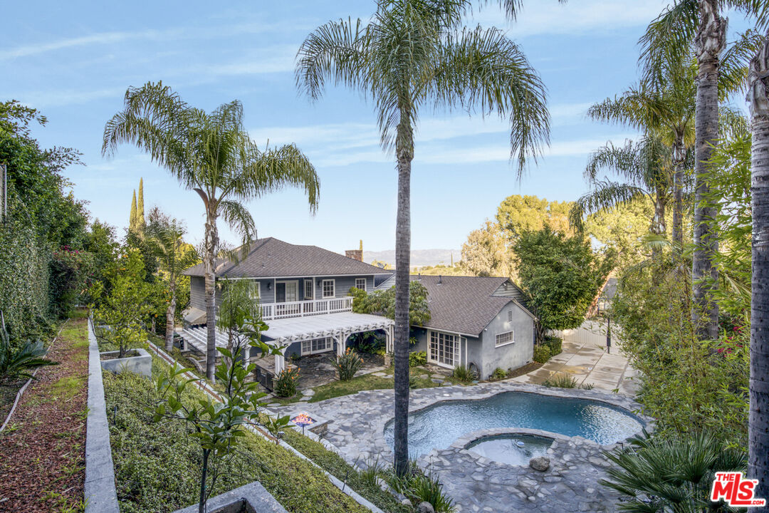 3690 Crownridge Drive Sherman Oaks, CA 91403 - Photo 11 of 55