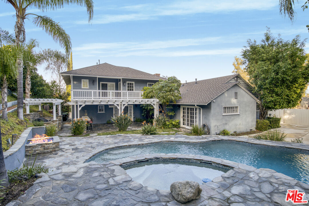 3690 Crownridge Drive Sherman Oaks, CA 91403 - Photo 12 of 55