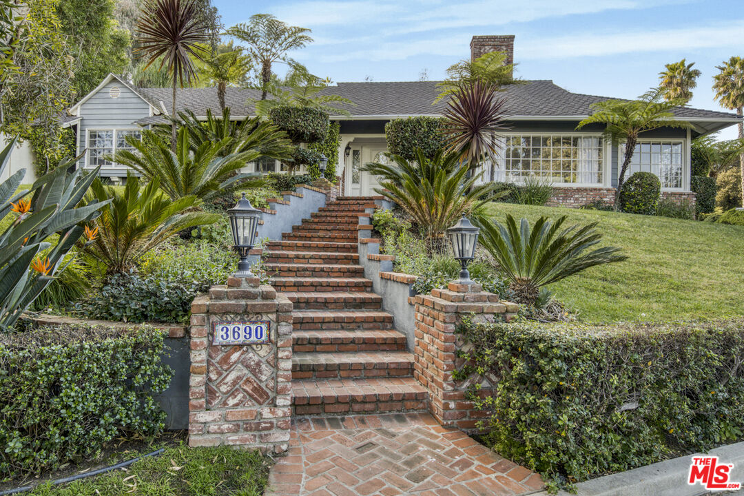 3690 Crownridge Drive Sherman Oaks, CA 91403 - Photo 2 of 55