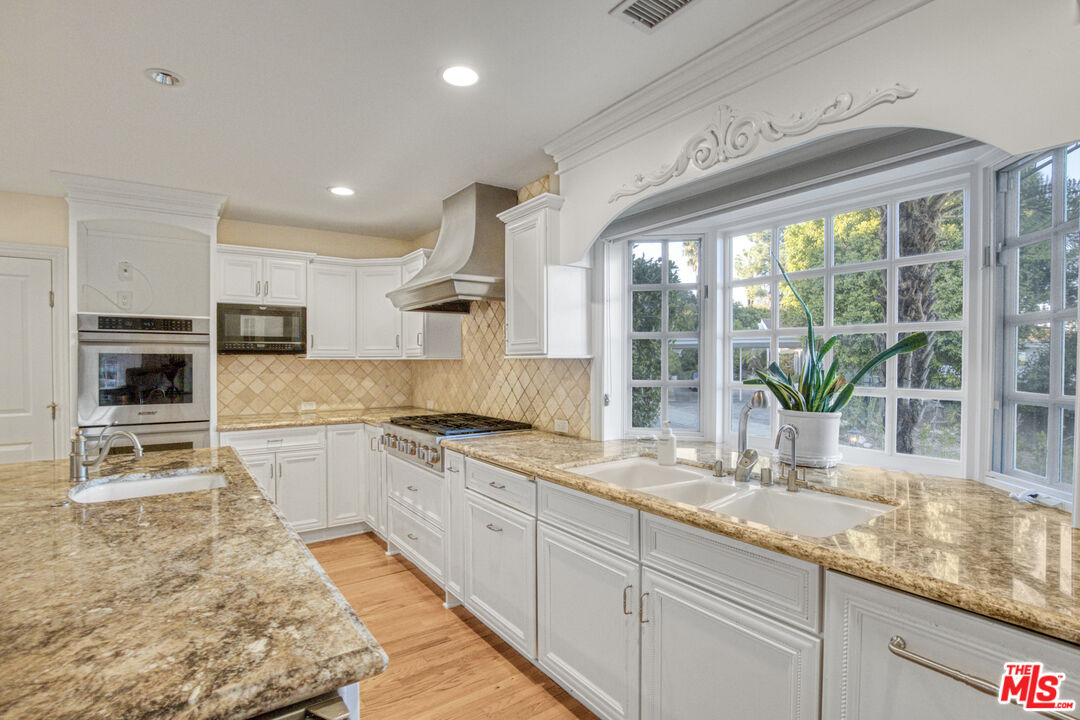 3690 Crownridge Drive Sherman Oaks, CA 91403 - Photo 26 of 55