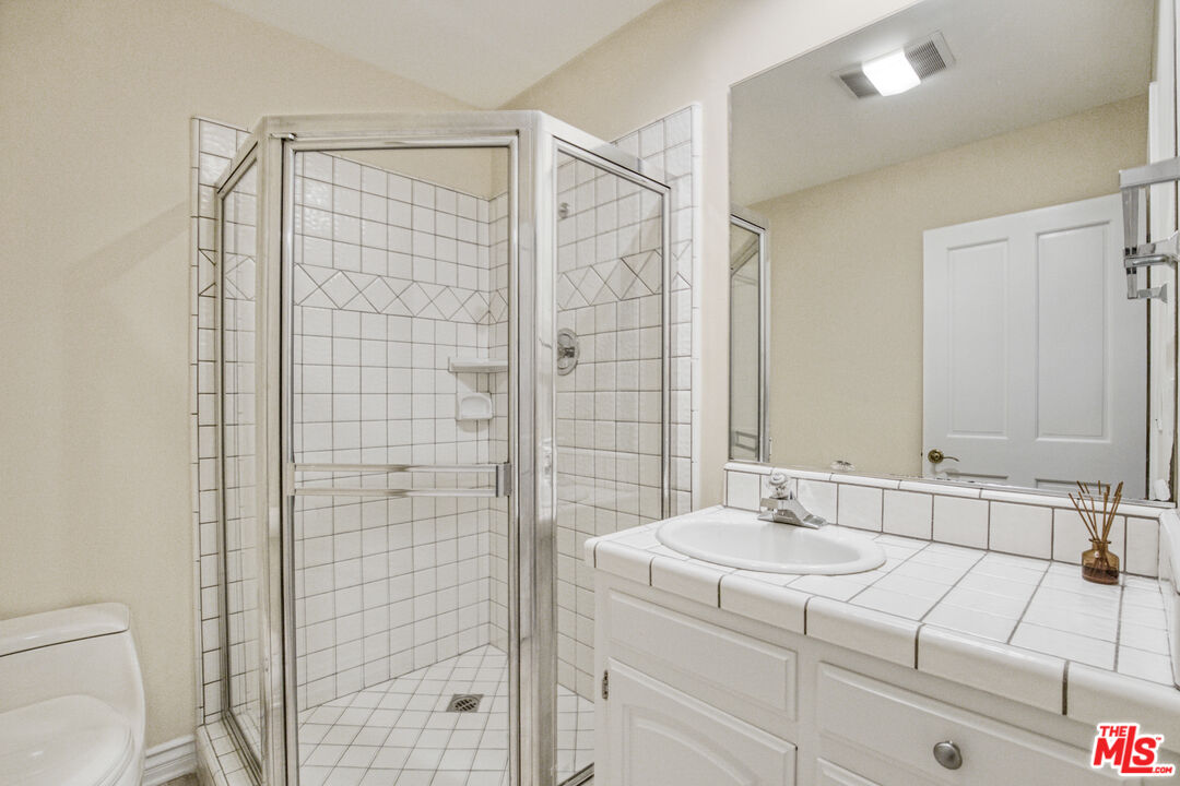 3690 Crownridge Drive Sherman Oaks, CA 91403 - Photo 29 of 55