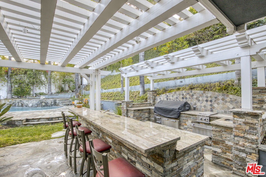 3690 Crownridge Drive Sherman Oaks, CA 91403 - Photo 9 of 55