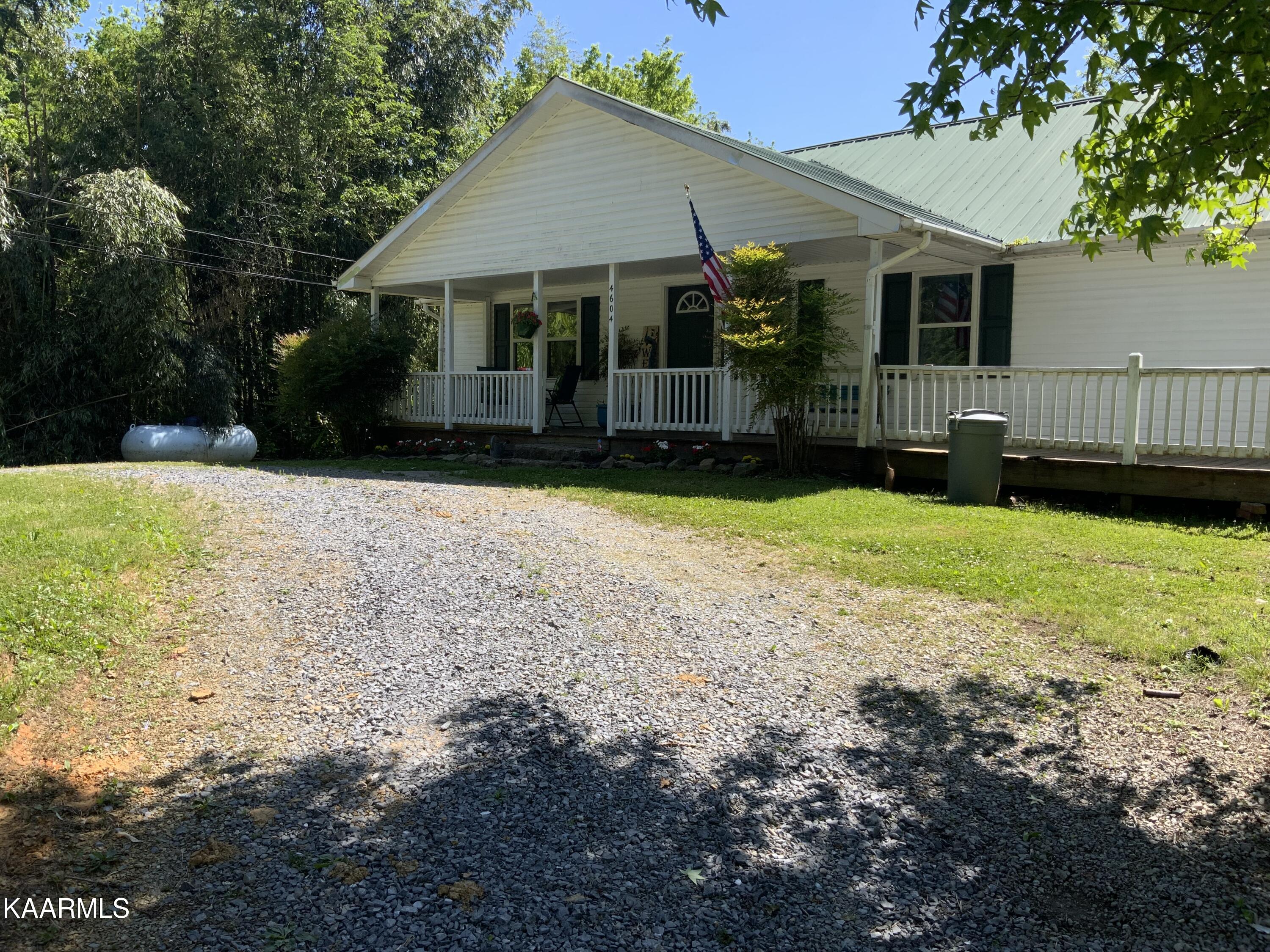 4604 Cambridge Road Walland, TN 37886 - Photo 1 of 25 B83D466E-3B19-4767-8FC1-EEDB981C5CBA