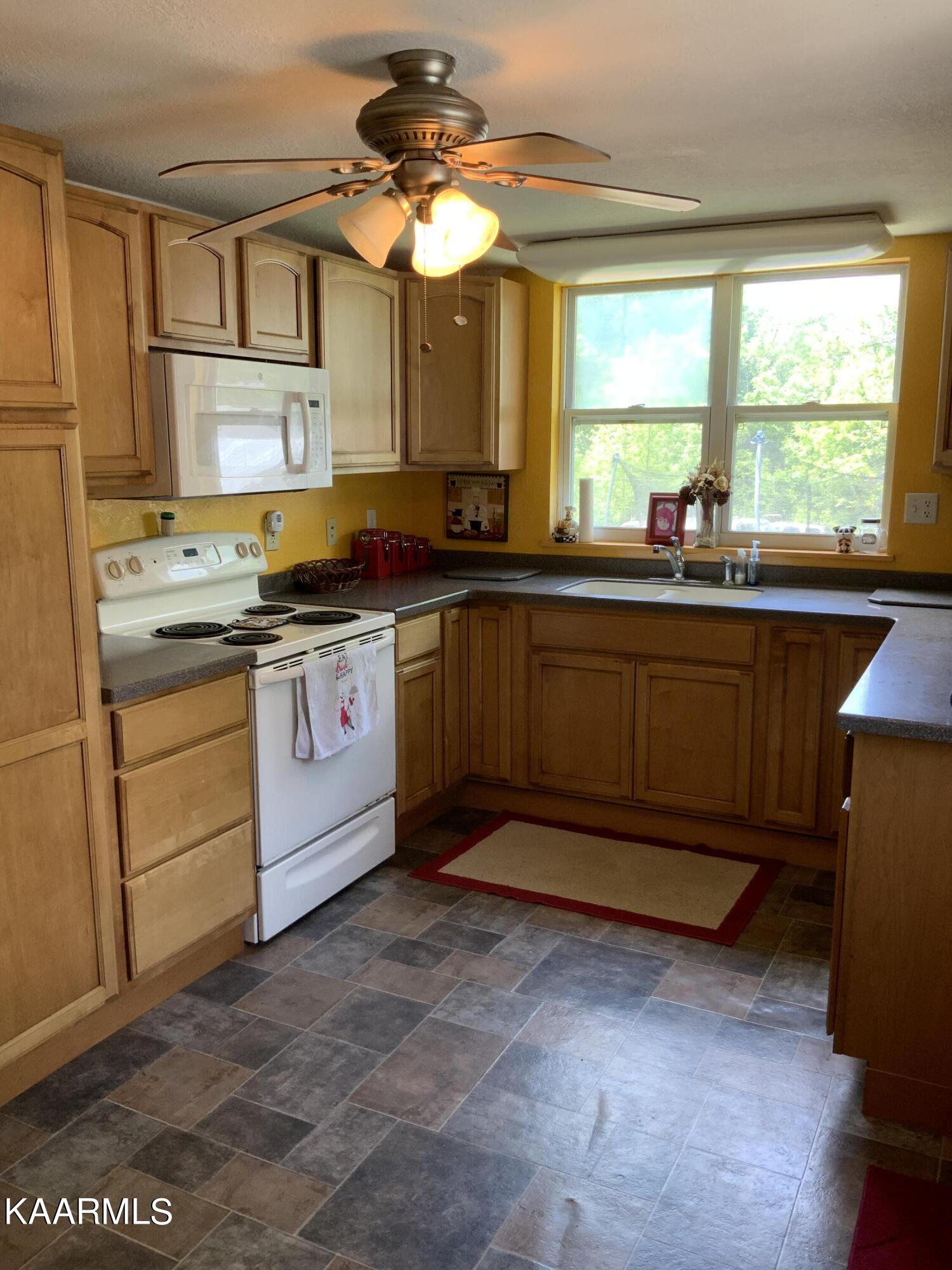 4604 Cambridge Road Walland, TN 37886 - Photo 12 of 25 FF950A4B-8910-4C6C-B1D5-DFE5498259B7
