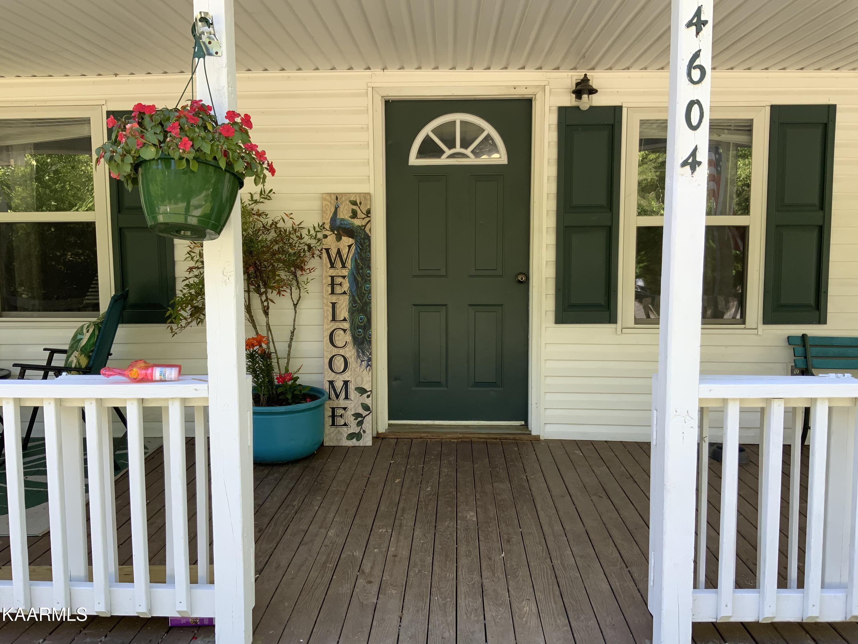 4604 Cambridge Road Walland, TN 37886 - Photo 3 of 25 0674762A-D96E-4116-BD19-7B065308CF65