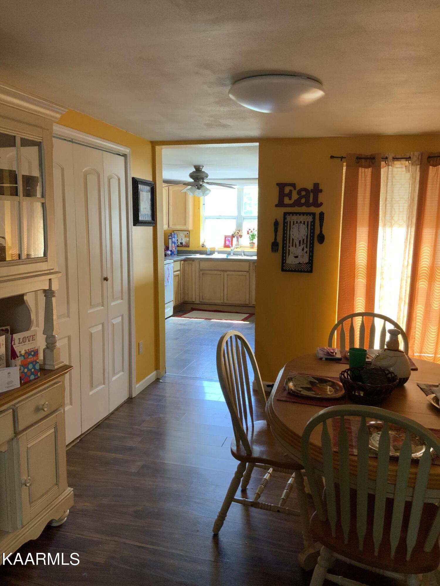 4604 Cambridge Road Walland, TN 37886 - Photo 6 of 25 5B5507DB-EA0E-4096-A8AB-D87D72080122