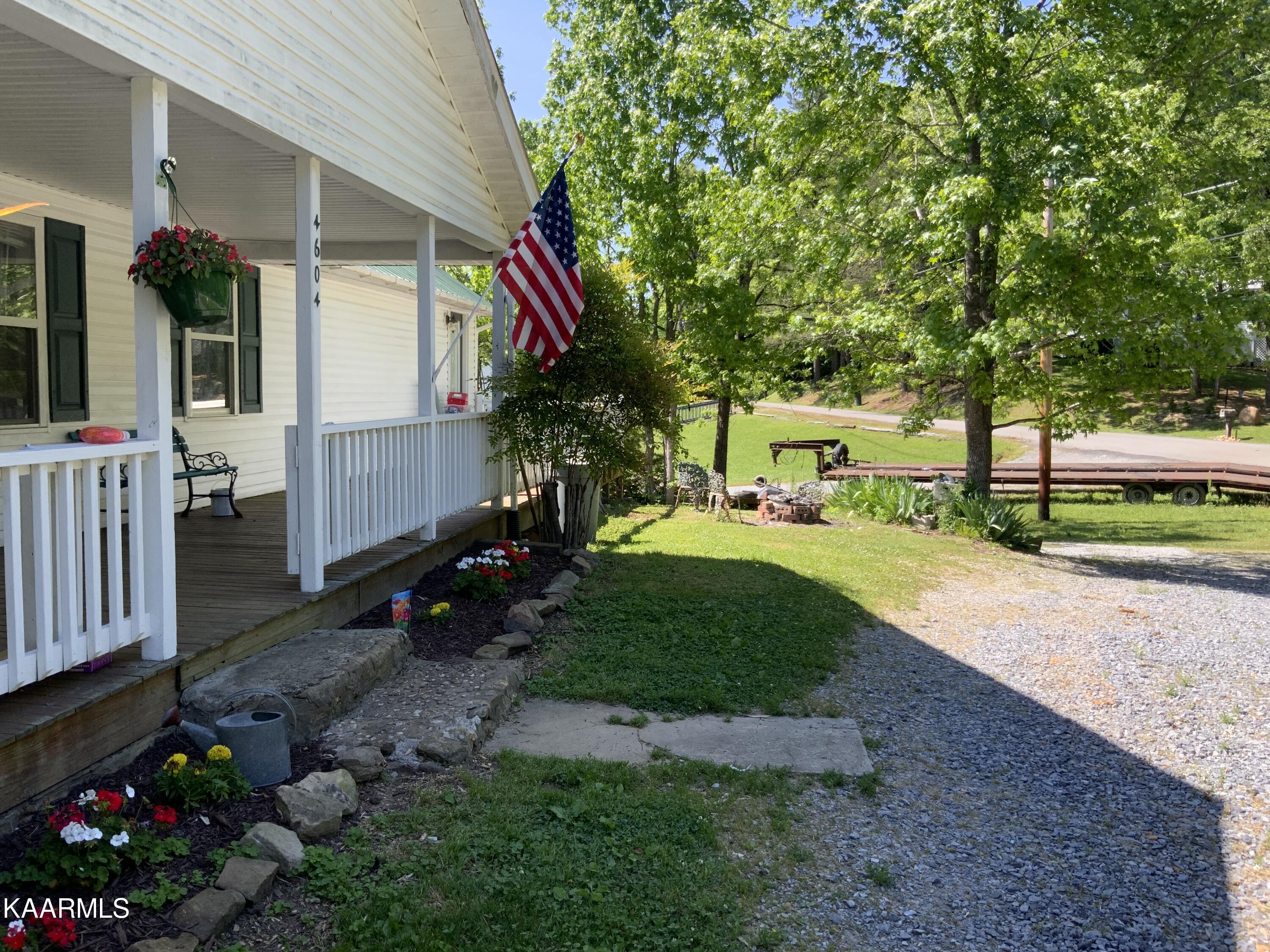 4604 Cambridge Road Walland, TN 37886 - Photo 7 of 25 F7C6649C-C154-47DF-8FE6-9C5B7505D333