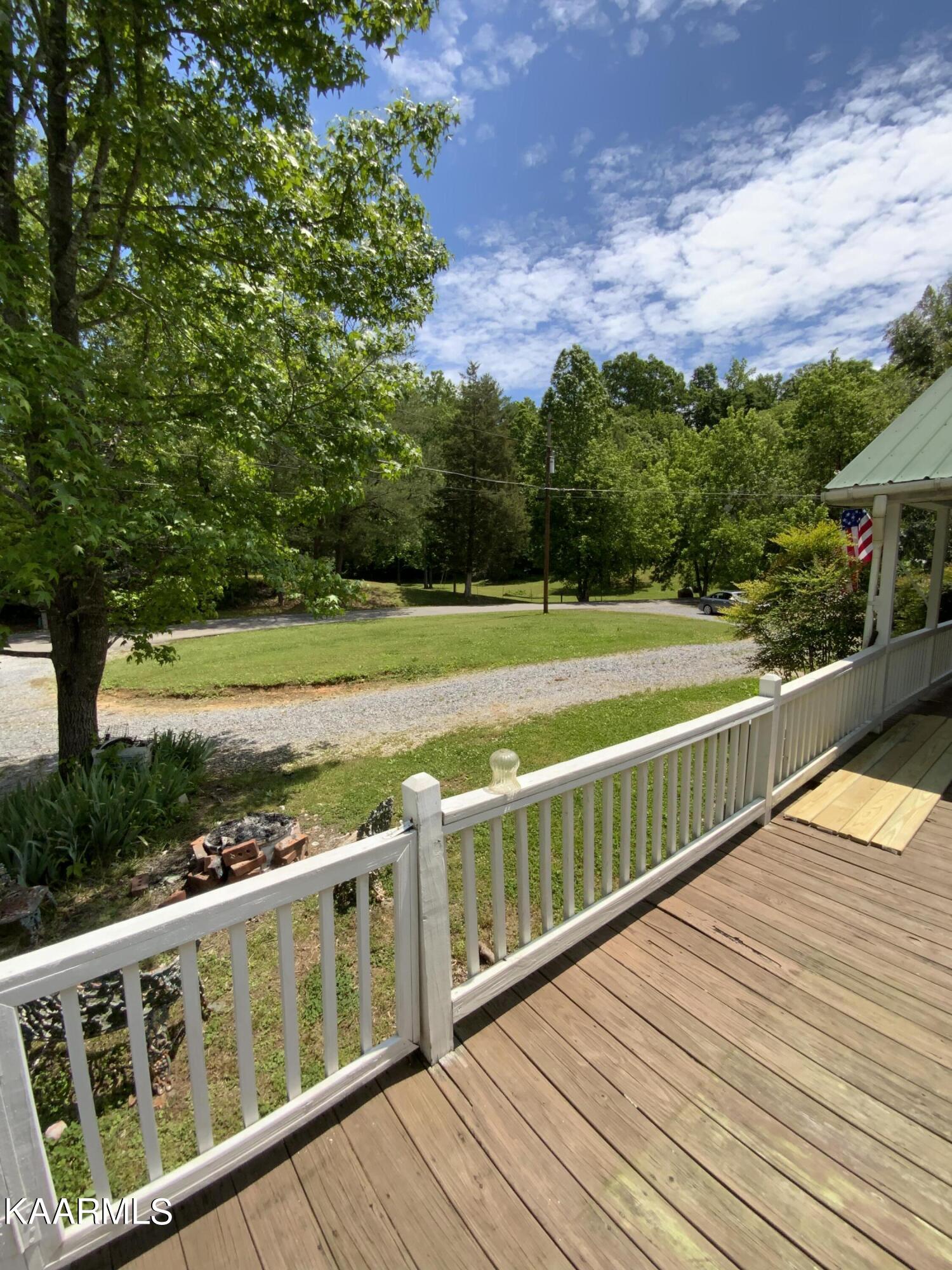 4604 Cambridge Road Walland, TN 37886 - Photo 8 of 25 774BCD2F-0C50-491D-9386-B67DA7668F3E
