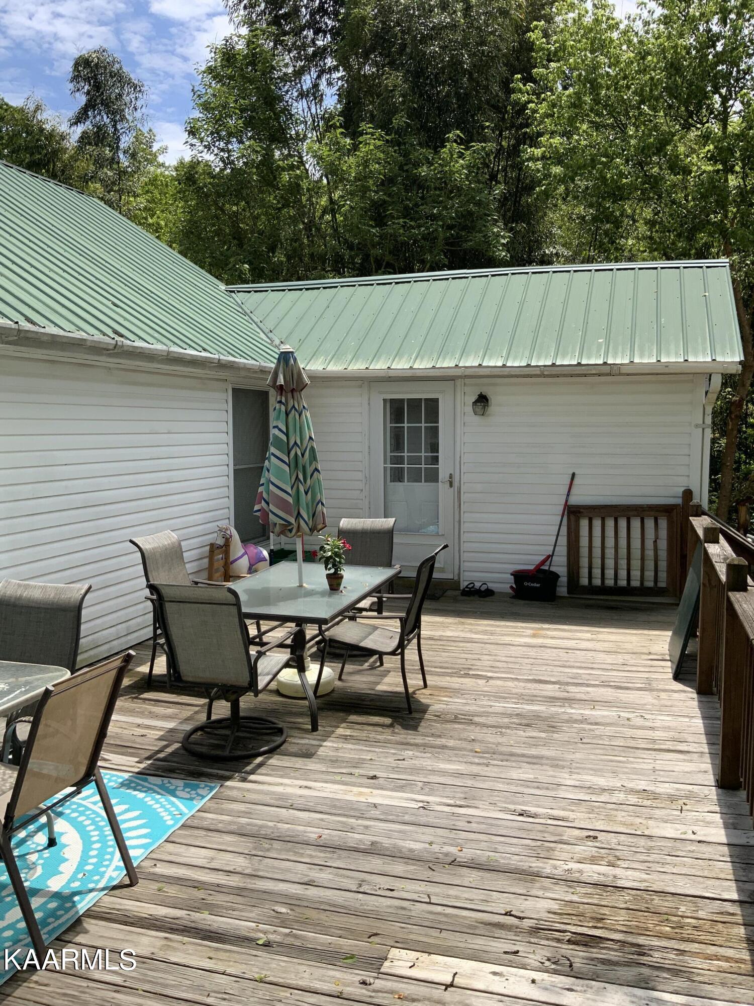4604 Cambridge Road Walland, TN 37886 - Photo 9 of 25 F16B8C8A-4A18-4F99-B38F-8E26BCDD851F