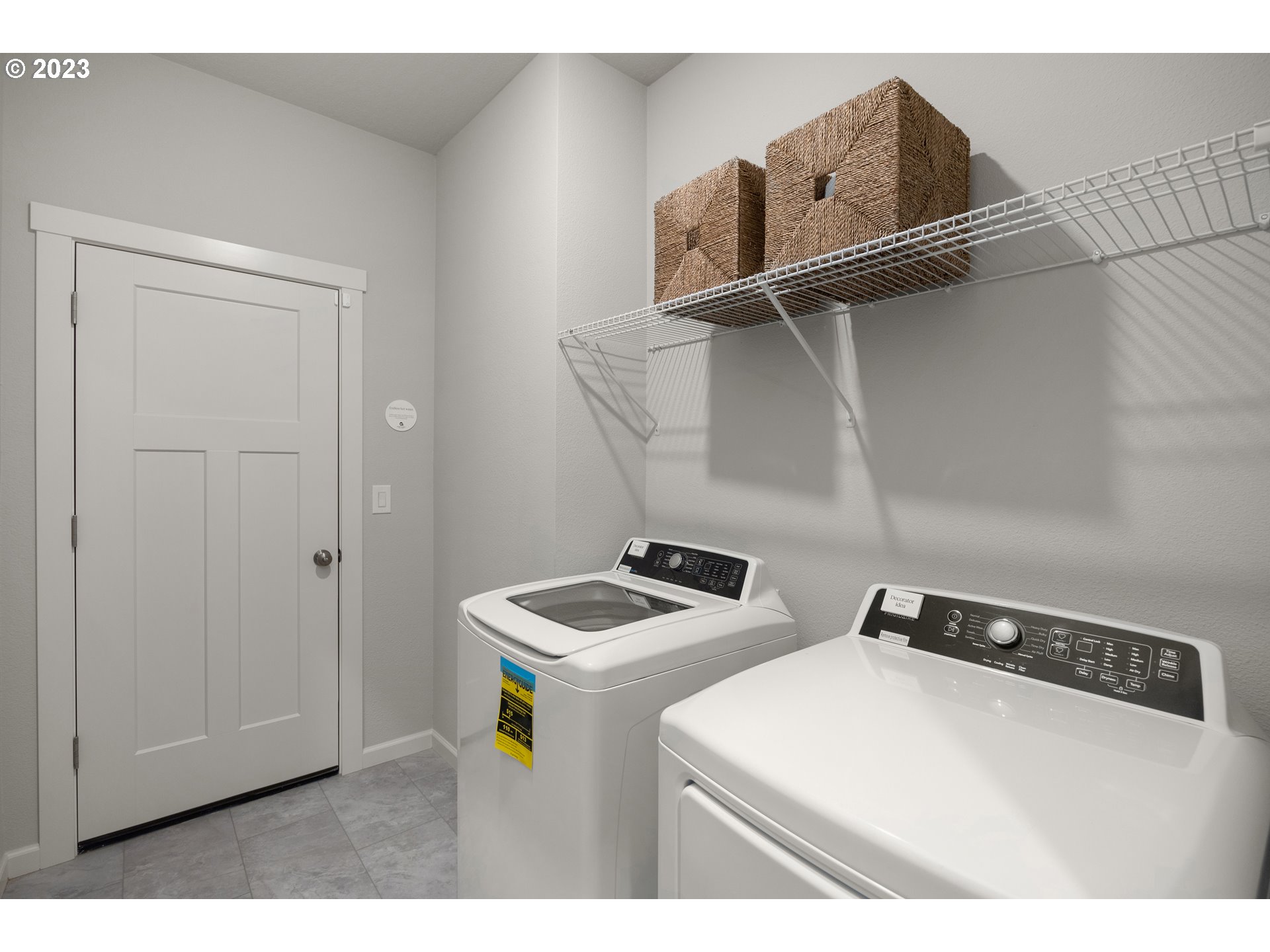 2364 Southeast Teal Avenue Gresham, OR 97080 - Photo 15 of 20 a utility room with dryer and washer