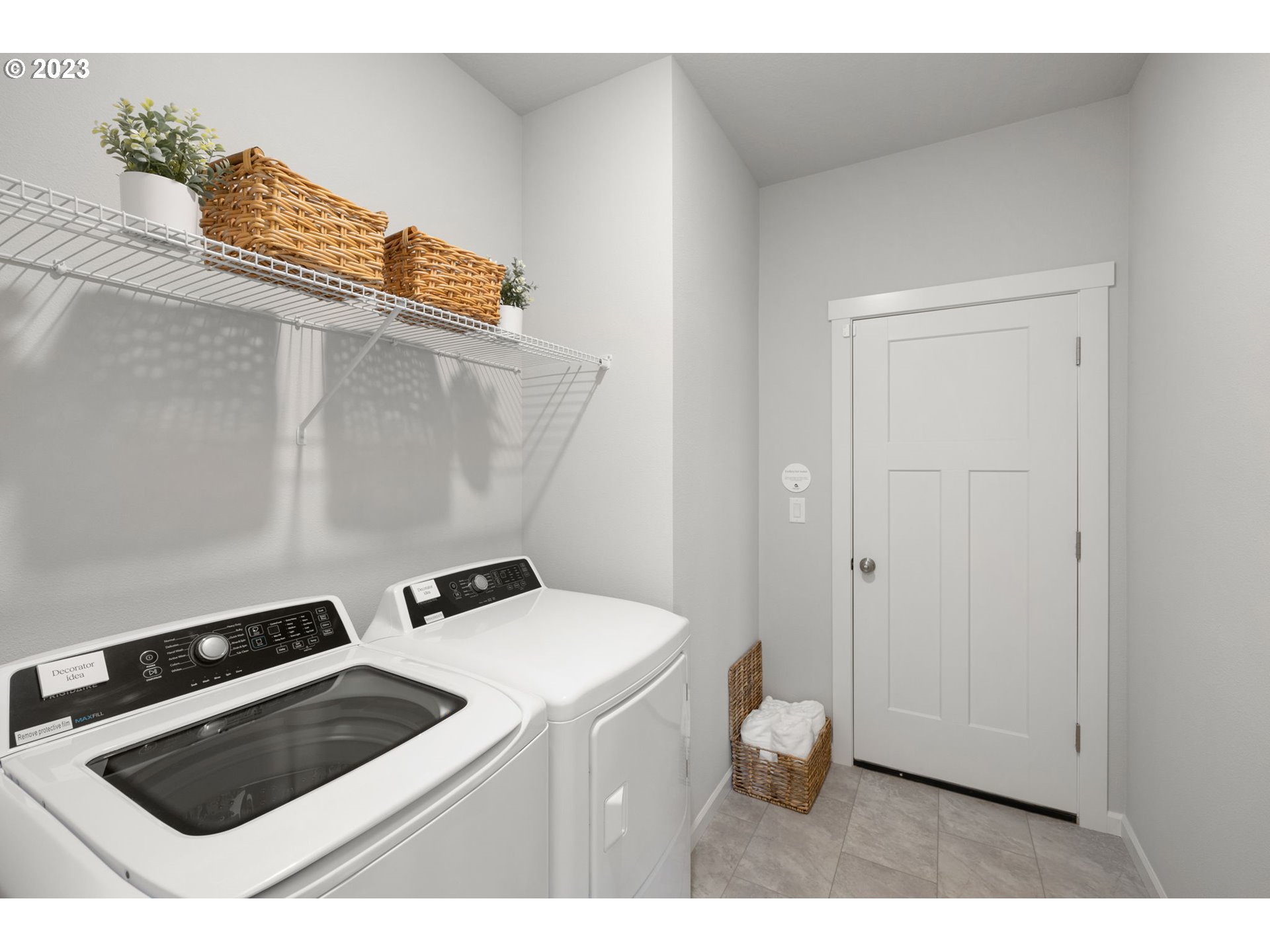 2364 Southeast Teal Avenue Gresham, OR 97080 - Photo 19 of 20 a utility room with dryer and washer