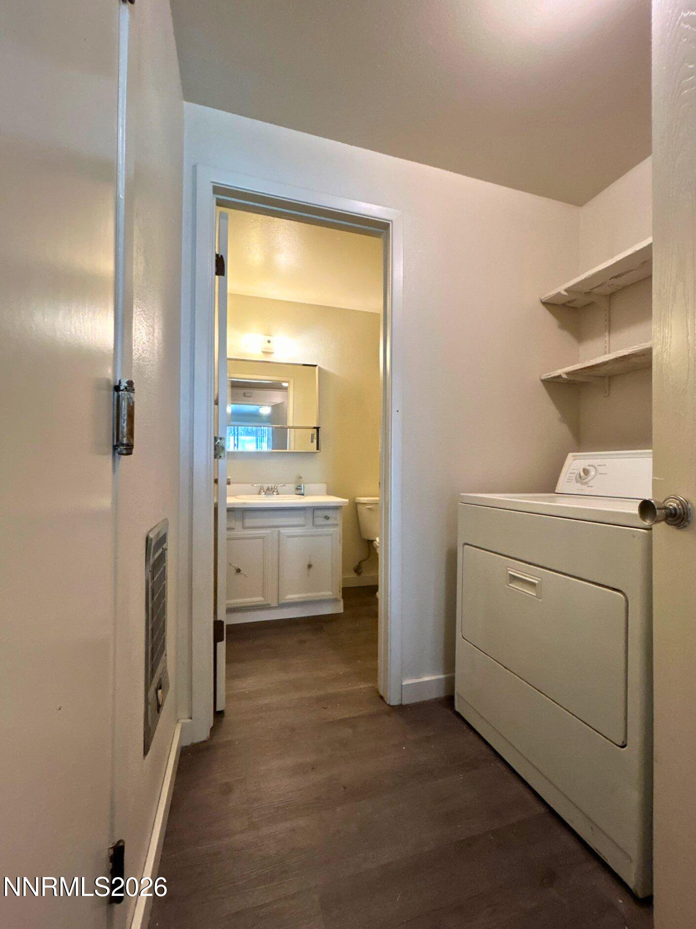 1664 Manchester Way Sparks, NV 89431 - Photo 7 of 11 92402b9d-c510-4cfd-8476-8fe9fe39f467