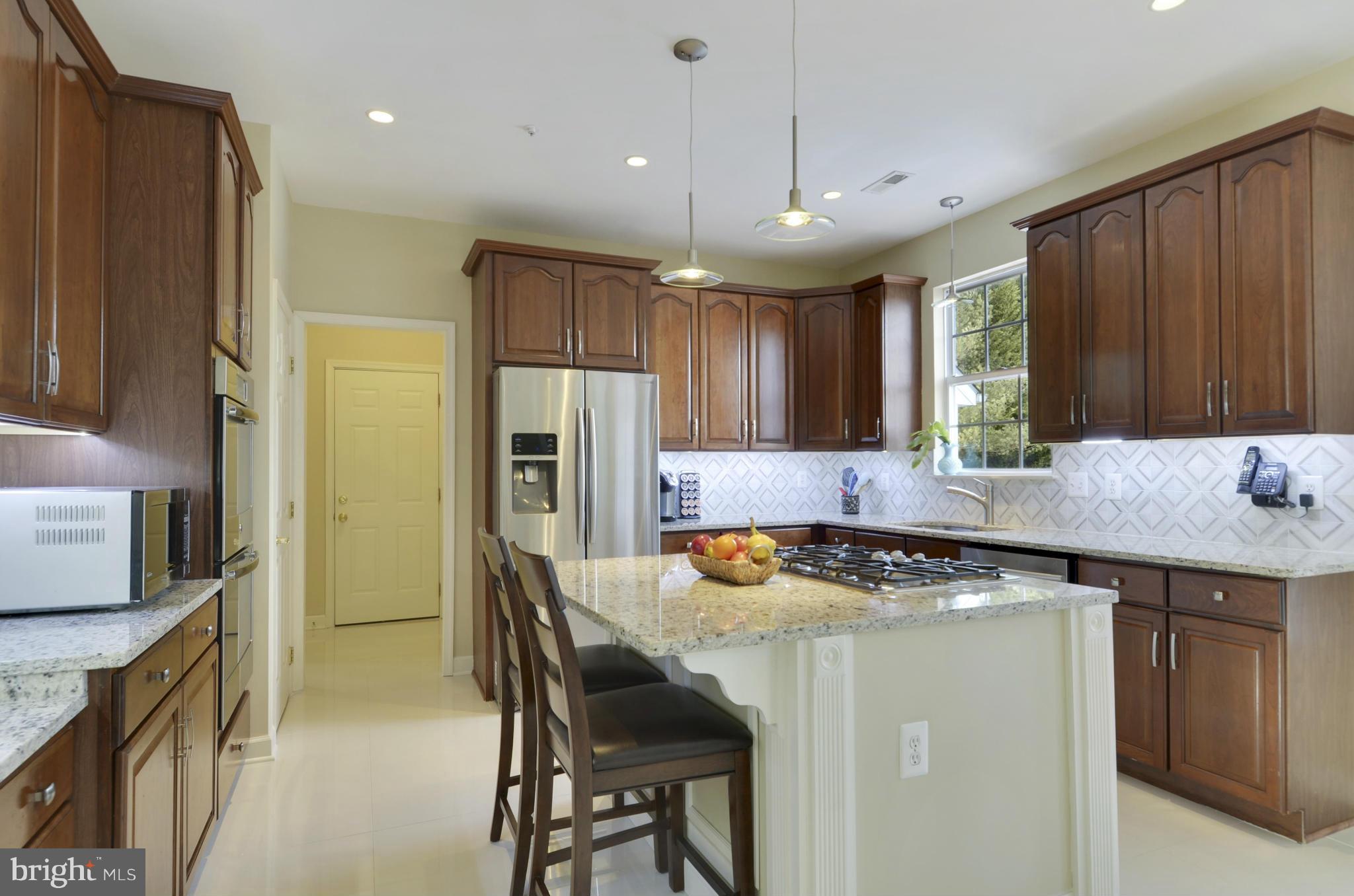 9633 Greenel Road Damascus, MD 20872 - Photo 10 of 30 New granite counters & new SS appliances